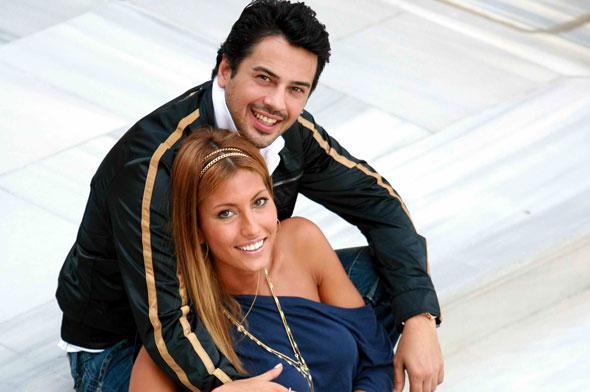 ala kel arad ak Emre Altu'da buldu. kili 8 yllk evliliklerini srpriz bir kararla sonlandrd.