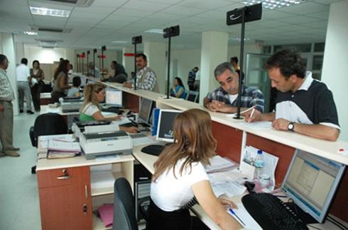 Memur-Sen Genel Bakan Yardmcs Hac Bayram Tonbul, "Trkiye'de evlenme ya giderek ilerliyor. Bu nedenle memura 8 bin TL'ye yakn evlilik yardm verilmesi zerinde hkmetle alyoruz. Ekimden sonra gndeme gelecek" dedi.