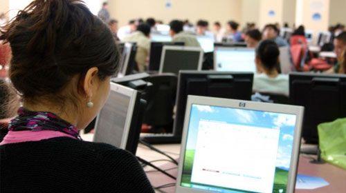 Paket iinde yer alan yeni dzenlemeler arasnda ise, yaklak 2.6 milyon memuru yakndan ilgilendiren "evlilik yardmnn" da bulunduu ortaya kt. Memur-Sen Genel Bakan Yardmcs Hac Bayram Tonbul, yeni bir uygulama olarak memurlara evlenme yardmnn gndeme geleceini syledi.