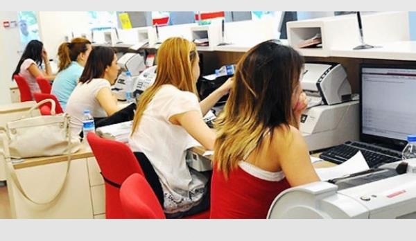 <p><b>PAKETN NDE OLACAK</b></p>    ocuklu ailelere kre yardm yaplmas, douran kadna erken emeklilik verilmesi, doum izninin yeniden dzenlenmesini ieren tevik paketi bir sredir hkmet tarafndan allyor