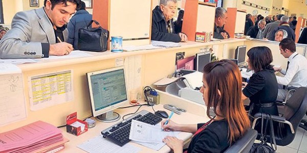 "Devlet memuru maa katsays binle arplr, bu da 8 bin TL'ye yakn bir rakam kar. O kadar evlilik yardm yaplr" diyen Tonbul, "nsanlar bu yardmla eya alrlar, dn masraflarnn bir ksmn karlarlar. Kk bir gvence olur" dedi.