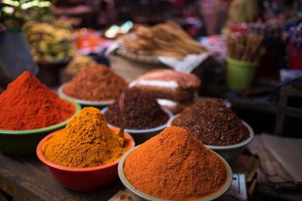 7- Baharatlara evinizde yer a��n  K�rm�z�biber, tar��n ve kekik gibi baharatlar� yemeklerinizde t�keterek, kolayl�kla ya� yakabilirsiniz.