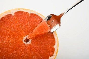 zellikle taze sebze ve meyveler, souk havalarda da salkl kalmak isteyenlerin imdadna yetimektedir. Yumurta, st, balk, spanak, portakal, havu, yeilbiber, kays gibi sar, turuncu ve yeil sebze ve meyvelerde bulunan A vitamini gl bir antioksidandr. Bu besinlerin belirli llerde tketilmesi hastalklardan korunmada nemli rol oynar.