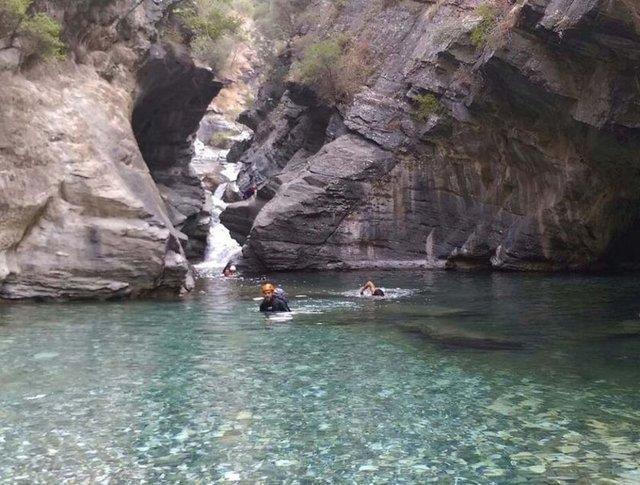 AHNDERES KANYONU, BALIKESR  ahinderesi Kanyonu, Kaz Dalar?nn bat yamalarnda yer alyor. 27 km uzunluu ile kanyon, ok dik ve engebeli bir yapya sahip.