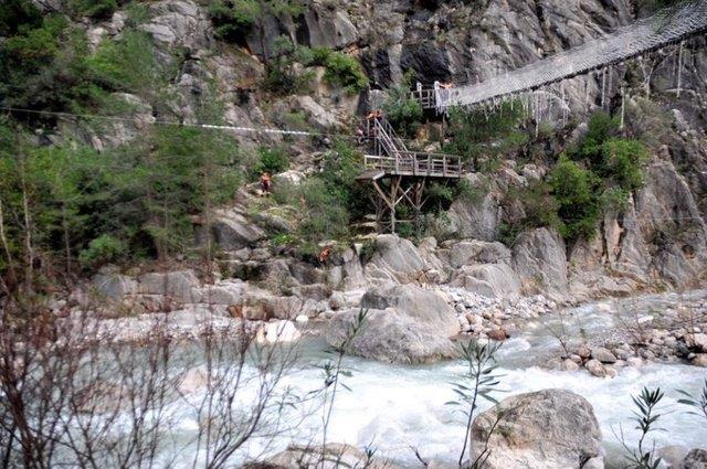 GYNK KANYONU, ANTALYA  Masmavi suyuyla Gynk Kanyonu, Kemer'de bulunuyor.