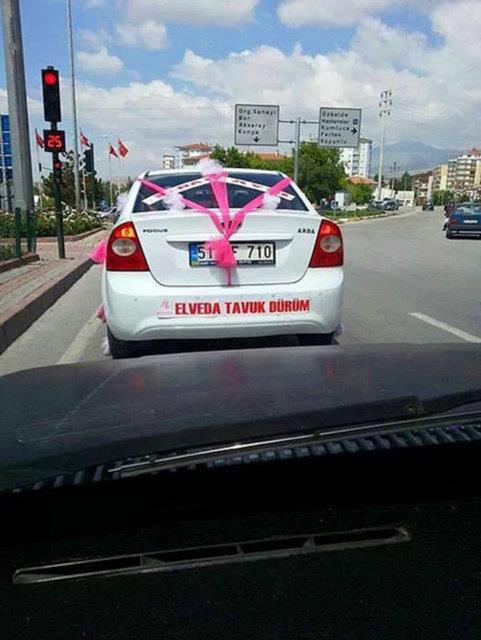 Gelin arabalarndaki ilgin yazlar