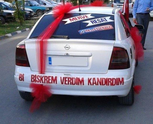 Gelin arabalarndaki ilgin yazlar