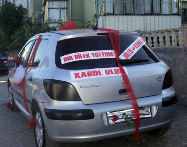 Gelin arabalarndaki ilgin yazlar
