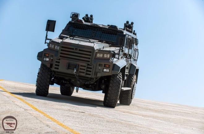 Lastik alt� ve g�vdesi may�n, roket dahil t�m patlay�c�lara kar�� y�ksek koruma sa�layan Ejder Yal��nlar bir tim (11 ki�i) kapasiteli.