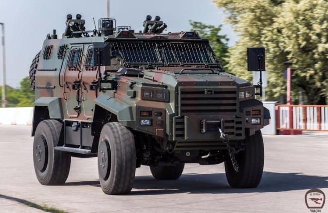 4 ton ta��ma kapasitesi ve �zg�n ara� kontrol yaz�l�m� sayesinde farkl� faydal� y�kler entegre edilebilmekte ve bu sayede Ejder Yal��n 4�4 platformu farkl� uygulamalara y�nelik olarak �zelle�tirilebilmektedir.