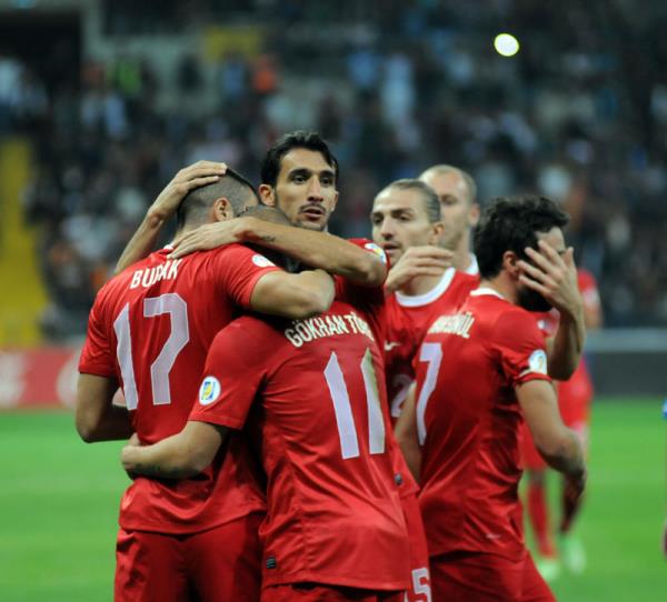 <p><b>OLCAY'A iLK 11 YOLU GRND</b></p>    A Milli Takm Romanya ile oynayaca karlamann hazrlklarn tek antrenmanla srdrd.