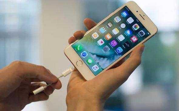 Telefonunuzu gece boyunca �arj edebilirsiniz; hi�bir sorun ya�amayacaks�n�z. Bataryas�n�n �arj� tamamen dolduktan sonra telefonlar �arj i�lemini sonland�r�r.