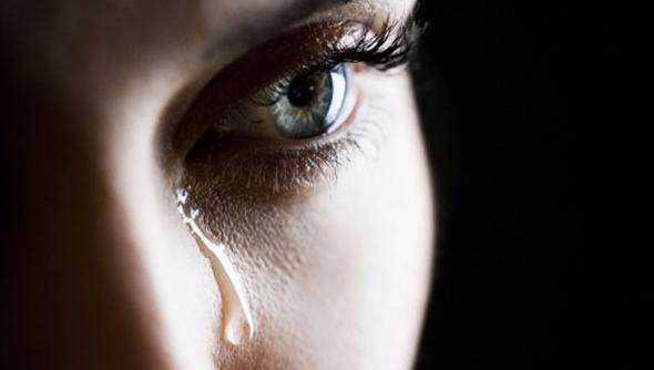 Yer �ekimin bulunmad��� bir ortamda insan a�layamaz. ��nk� g�zya�� yere do�ru hareket edemez ve g�zden ��kamaz.