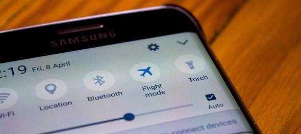 U�ak modunun �arj s�ras�nda kullan�lmas�n�n faydas�n� biliyor musunuz?Telefonu u�u� moduna al�p �arja takarsan�z 50 kat daha h�zl� �arj olur.
