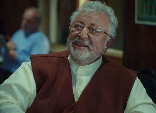 Ak�emseddin (Metin Akp�nar): 1941 y�l�nda �stanbul'da d�nyaya gelen Metin Akp�nar e�itimini �stanbul �niversitesi Hukuk Fak�ltesi ve Edebiyat b�l�m� mezunudur. 1.79 boyunda ve 128 kiloda olan oyuncu akrep burcudur. Zeki Alasya ile birlikte rol ald��� komedi filmleri ile tan�nmaktad�r. Son olarak A�k Laftan Anlamaz dizisinde Ha�met karakterine hayat vermi�tir.