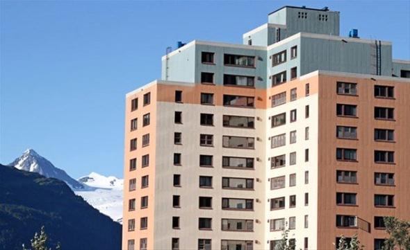 Alaska'da bulunan Whittier kasabas�nda herkes tek �at� alt�nda ya��yor.