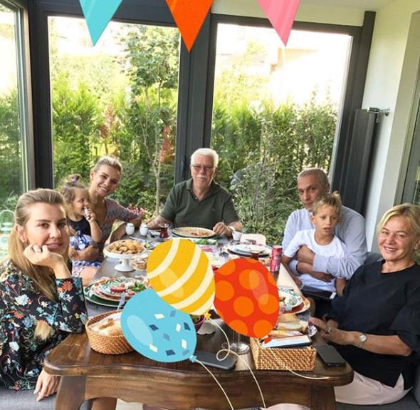 Esra Erol'un evinde Kurban Bayram sabah,