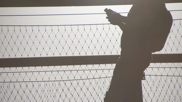 6- Bilinmeyen numaralar i&ccedil;in iletiim bilgileri<p>  Kullanclar bilinmeyen bir numaradan mesaj aldklarnda otomatik olarak bir kartvizit grecekler. WhatsApp'ta saklanan bilgiler, kullancyla alakal olacak ve bylece bilinli bir karar verebilecek. Bildikleri birine ait olmas halinde onlar geri aramak veya cevaplamak mmkn. Spam arlar ve sizinle alakal olmayan aramalar iin  tek yapmanz gereken onu engellemek ve rastgele insanlar tarafndan kandrlmamak.