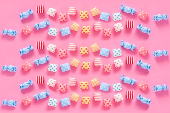 BAST EKER  <p>  Kan ekeri dengesizlii yaratan yksek glisemik indekse sahip yiyecekler, beyaz eker ve yapay tatlandrclar, beyaz un, pirin, patates gibi niasta ierii yksek besinler, kavun ve karpuz gibi meyveler kan ekerini ani ykseltip hzla drerek stres yaratr.