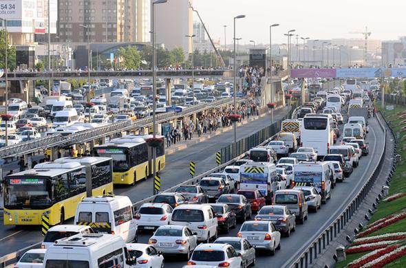 Gnlerdir merakla beklenen motorlu tatlar vergisinde merak edilen MTV oranlar akland. Maliye Bakanl yetkilileri verilen nergeyle getirilen yeni sistemi, "nergeyle 1300 cc ve alt arabalar iin yzde 15 MTV art getiriyoruz.. 1300 cc st iinse yzde 15 art 10 puanlk art ngryoruz" dedi. (Listede yer alan rakamlar en dk rakamlar)