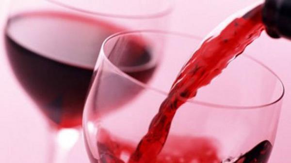 Televizyonlarda yaynlanan dizi, film ve mzik kliplerinde alkoll iki grntleri olmayacak.