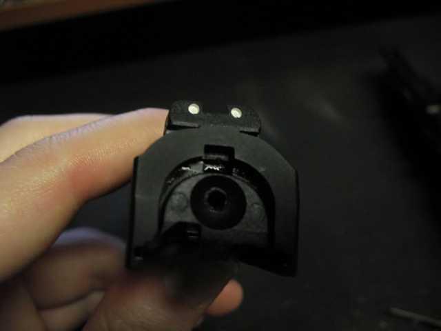 Cumhurbakan Erdoan ABD'yle vize krizinin ardndan yapt aklamada polisimizin uzun yllardr kulland Amerikan meneli Sig Sauer marka silahlarn artk kullanlmayacan syledi. Savunma sanayisindeki yerli ve milli dnmn bir paras olan polis silahlar bir sredir Trkiye'de retiliyor.