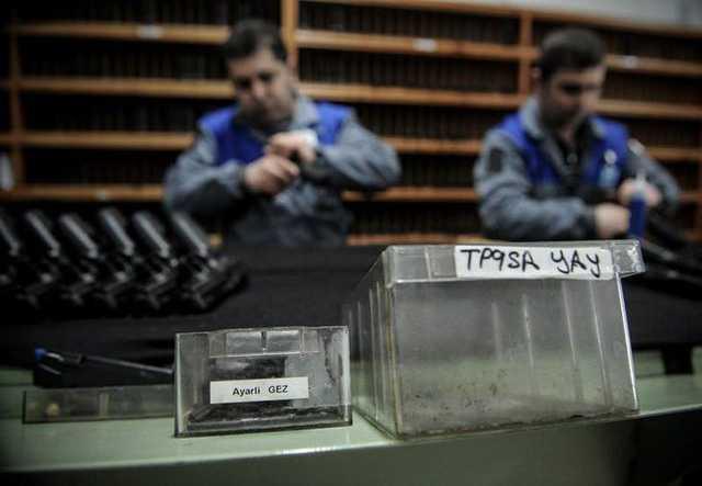 Kabza boyunun ksalmasnn yan sra, ift tarafl srg tutucusu, yeni tasarm tetik emniyeti, fiber optik arpaca, kapal sistem ine kapak mekanizmas ile Elit sfatn kazanmtr.