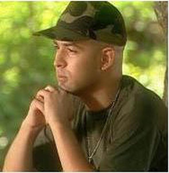 Gen mzisyen Murat Evgin'in askerlik hatras... Polatl'daki Topu ve Fze Okulu'nda acemiliini yapan Evgin, daha sonra Ankara'daki Armoni Mzkas Komutanl'nda onba olarak vatani grevini tamamlad.