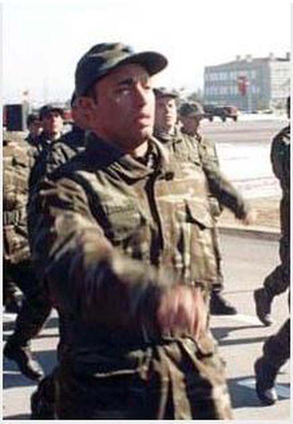 nl arkc Mustafa Sandal askerde...