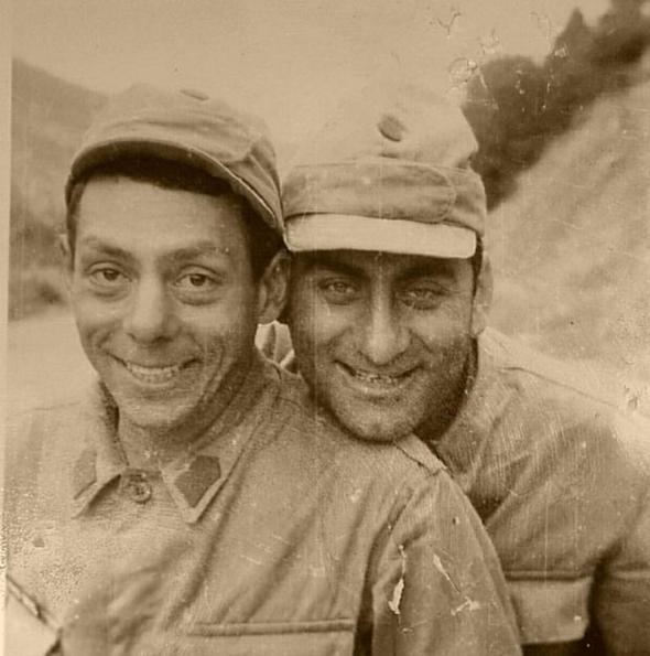 Erkal, yllar nce ekilen fotorafn altna "Aslan Asker vayk grev banda. Amasya 1967" notunu dt.