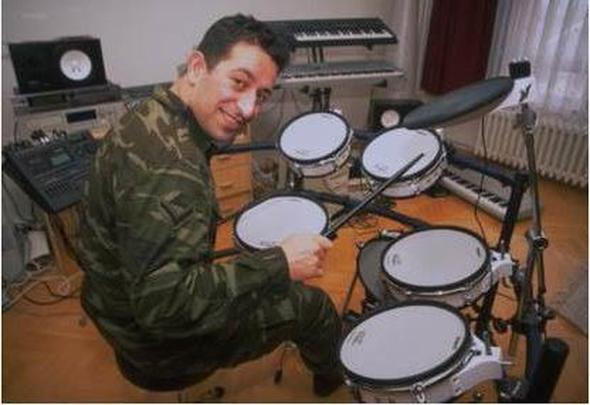 Ylmaz tam 18 ay askerlik yapt.