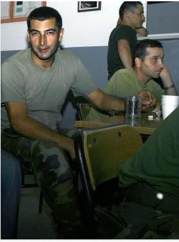 mirzalolu Edirne'nin Slolu ilesinde bulunan 54. Mekanize Piyade Tugay Komutanl'nda askerlik yapt.