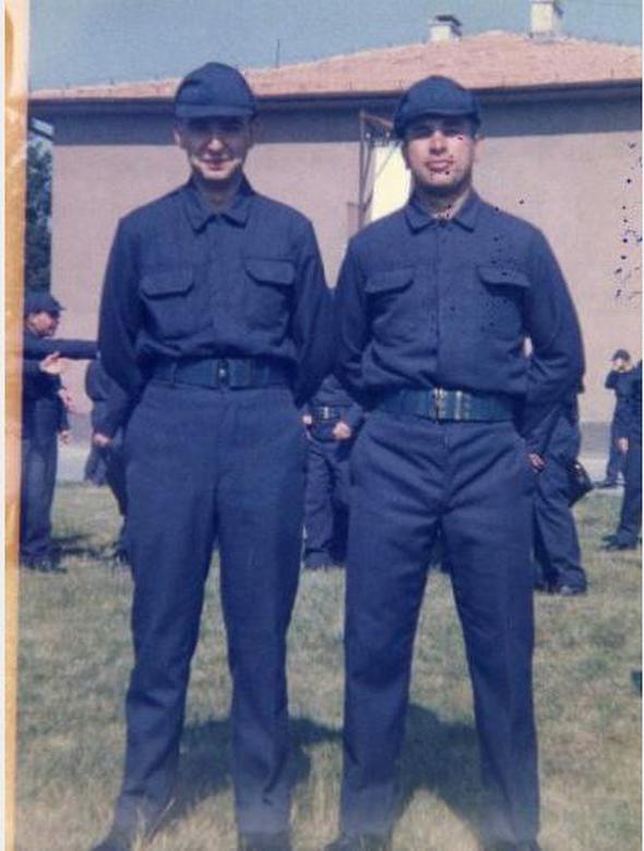 Kuum Aydn askerliini Ktahya Hava Er Eitim Tugay'nda yapt.