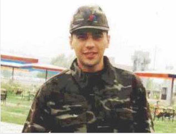 Emre Altu askerliini Zonguldak'n Devrek ilesinde yapt.