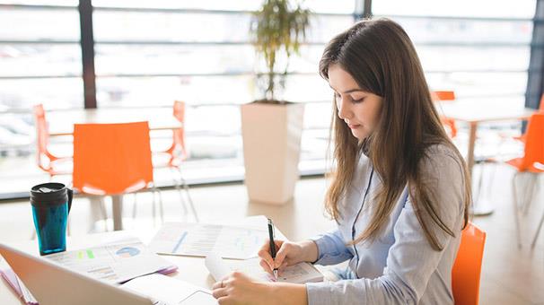 Ortaokul ve lise dzeyindeki ocuklarn ders program haftalk belirlenmeli.     lkokul dzeyindeki bir ocuk iin ise aileyle birlikte gnlk planlar yaplmas daha uygun.