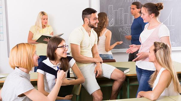 Program, ocuun odasnda her an grebilecei uygun bir yere aslmal.