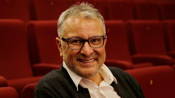 4- Yekta Kopan<p>Kendisi artk bir televizyoncu ve spikere evrildii iin dier isimlerden daha fazla tannmas normal.   <p>  Yz de bizlere en az sesi kadar tandk. Seslendirmeleri ise saymakla bitmez. zellikle Jim Carrey filmlerinde ve izgi filmlerde muhteem iler karm biri.    Tweety'nin ezeli dman Sylvester'a o peltek ve tkrkl konumas inanlmaz yaratc.