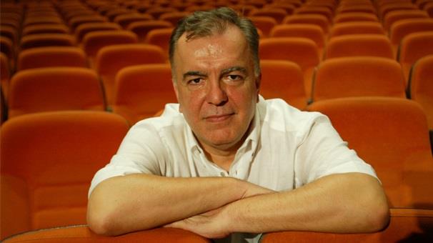 6- Mazlum Kiper<p>Eer bir belgesel hayranysanz bu sesi duymam olmanz mmkn deil.  <p>  O bir ortamda konumaya baladnda ortam mutlaka belgesel halini alyordur.