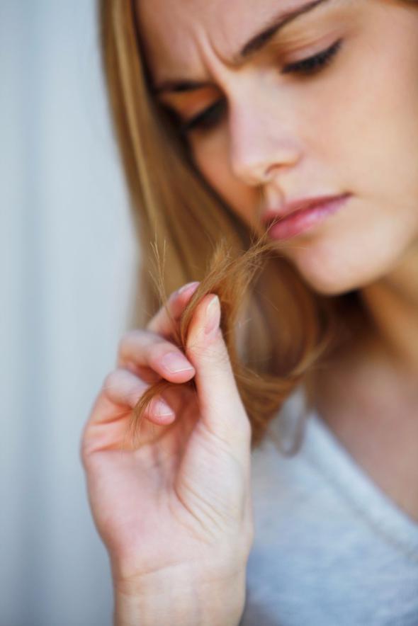 Salarnz zayfsa ve kolay krlyorsa...<p>  Biyotin de denilen B vitamininin sanzn gc ve sal iin ne kadar nemli olduunu lesinlikle duymusunuzdur. Ancak folik asit yetersizlii de sanzn krlmasna neden olabilir. Folik asit tahllarda bol bol bulunur. Bir fincan beyaz pirin bile ihtiyacnz karlayabilir. Ancak karbonhidrat yemiyorsanz i spanak ve pimi kukonmaz da gnlk ihtiyacnzn yzde 60'n karlar.