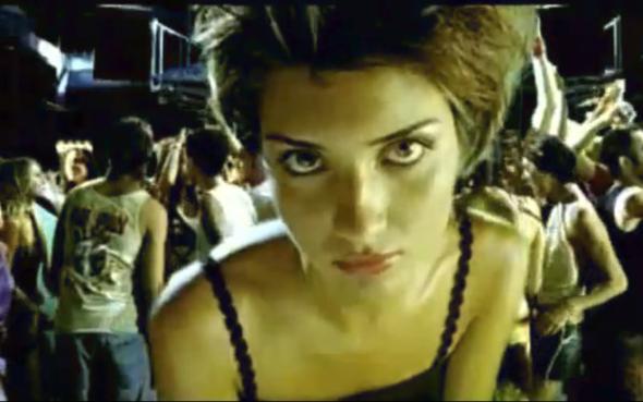 Bykstn, Kenan Doulu&#8217;nun 2003 ylnda piyasaya kard &#8220;Demedi Deme&#8221; albmnde yer alan &#8220;Tanmamsn&#8221; klibinde rol alm ve gzel oyuncunun sadece birka saniye yakn plan grntsne yer verilmiti.