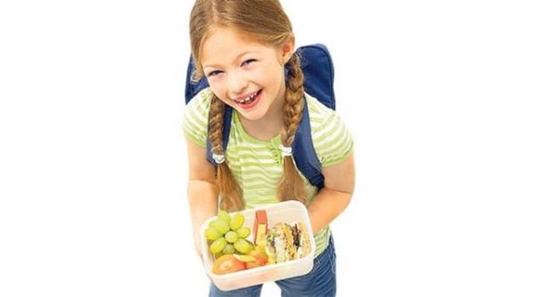 ocuklarn yemek tabaklarnn ayr olmasna dikkat edilmelidir. Bu ocuun zgvenini salad gibi ne kadar yediini de takip etme asndan kolaylk salar.