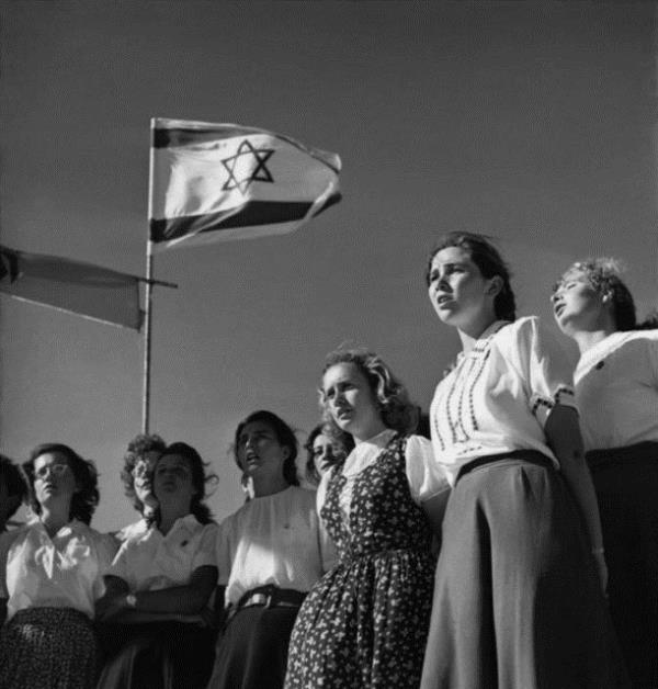 srail Devleti'nin kuruluunun ilan edilmesinden birka saat sonra Arap Birlii srail'e sava at.