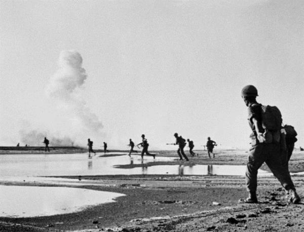 Ambargo sonucu petrol fiyatlar ykselirken, dnya apnda benzin sknts ortaya kt.