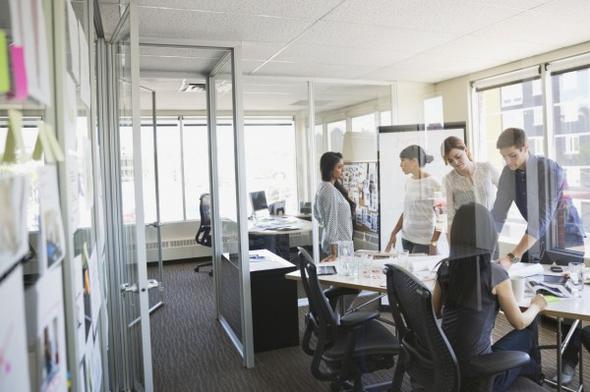 e geldiniz ve ilk gnnz. Ofiste sadece birka stajyer var ve size ne yapacanz syleyecek kimse yok. Ne yaparsnz?