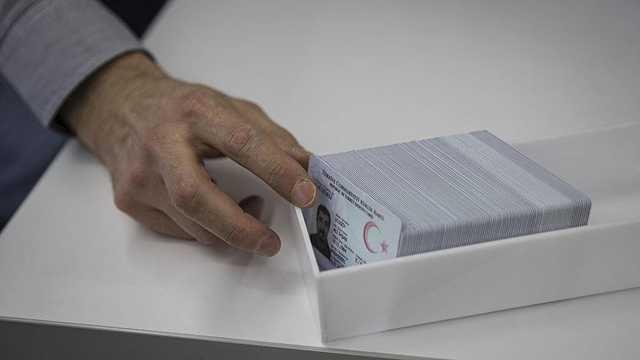 . Yasayla birlikte doum bildirimi ve ocua konulan isimlerde de yeni dzenlemeler yapld. Doum bildirimi szl beyanla da yaplacak. ocua konulan isim, 3 ad gememek zere ve ksaltma yaplmadan yazlacak.