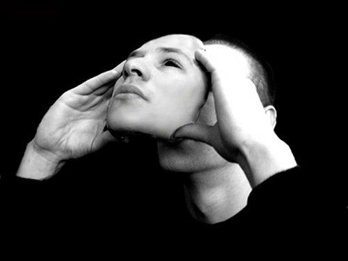 4- Uyku dzeninizi bozmayn<p>    Uyku her eyi tekrar iyiletiriyor bilmem farknda msnz. 2-3 saatlik uykuyla okula ie gittiinizi ve bunu artk bir alkanla dntrdnz dnn. Vcut iflas etmez mi yahu? Sanza, kolunuza, bacanza, cierinize, kalbinize sizden bakas iyi bakamaz. Ve minimum 7-8 saatlik bir gece uykusu her eyi tekrar dzene sokmanza yardmc olmaya yeter de artar bile.