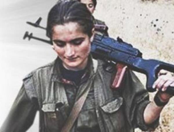 Hep kadnlar sulanyor, aalanyordu. "Kadn kuyruk sallamazsa erkek peinden komaz" eklinde yaklalyor.