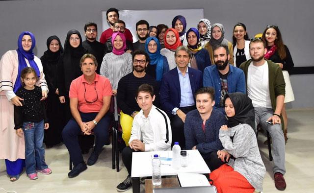 Filmler vizyona girmeden farkl lkelere gitmek normal bir sre mi?    <p>  -Evet, ama genellikle Hindistan iinde seyahat ederim. Bu sefer Trkiye&#8217;ye gitmek istedim.