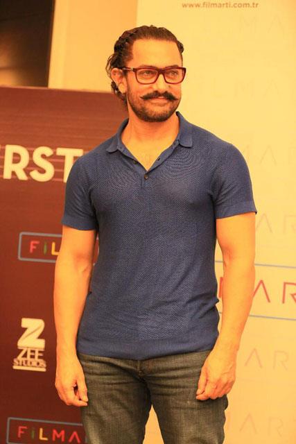 Niin hzl tren?  <p>    -lkeniz hzl da ondan! Geliimi de yle. nsanlarn tutku dolu halleri, ehrin temposu, her ey hzl. Benim seyahatim de hzlyd. lgintir, uak indii andan itibaren hi bir yabanclk yaamadm. Sanki daha nce defalarca geldiim bir yerde gibiydim. Oysa ilk geliimdi. Facebook araclyla Trkiye&#8217;den ok gl duygular ulayordu bana. Ama yine de, neyle karlaacam bilmiyordum. Filmlerimi kk bir grup mu izlemiti? Kimdi onlar? Havaalan knda o cokulu kalabal grnce, ok mutlu oldum, binlerce insann toplanm olmas da beni duygulandrd. Gittiim her yerde de ok byk sevgiyle karlandm.