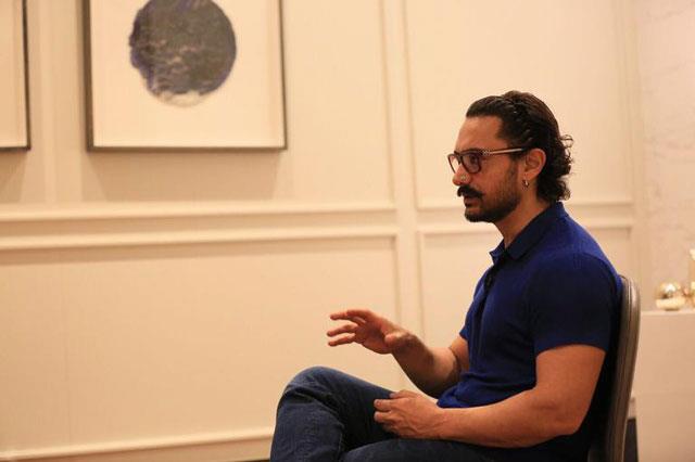 Bu hafta sonra yeni filminiz 'Secret Superstar' dnya ile birlikte Trkiye&#8217;de de vizyona girdi. Siz de bir sre nce buradaydnz. Trkiye izlenimlerinizi alaym&#8230;  <p>      -(Glyor) lgn bir 4 gn geirdim! ok zel bir lke Trkiye benim iin. Lunaparklardaki hzl trene benziyor. Scak, sevgi dolu hzl bir tren&#8230;